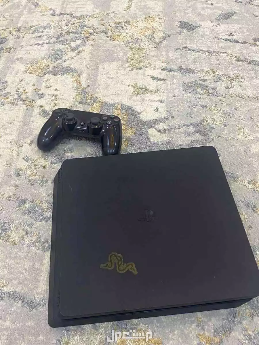 للبيع سوني 4 مع جميع الملحقات العنون الطايف الحويه