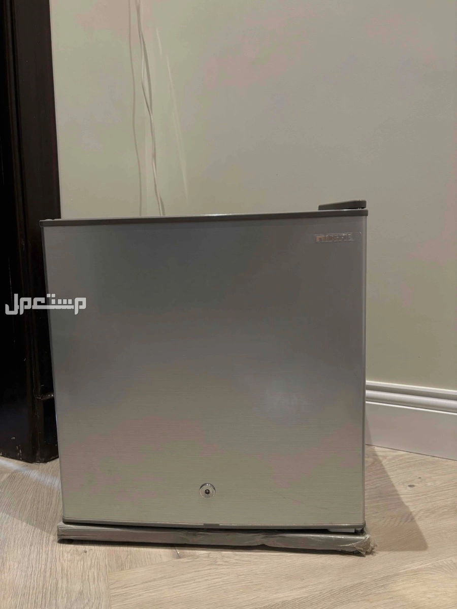 ثلاجه صغيره مع فريزر  في الرياض بسعر 380 ريال سعودي