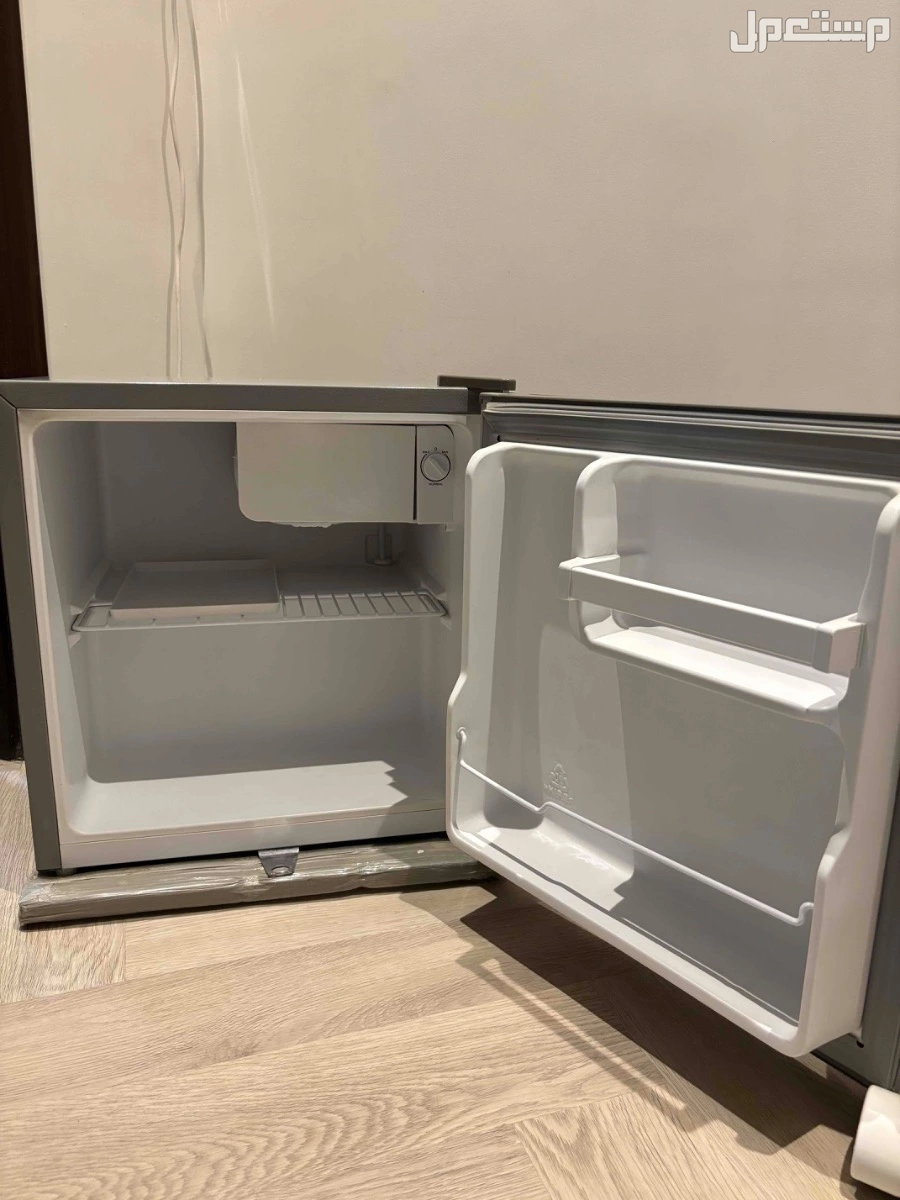 ثلاجه صغيره مع فريزر  في الرياض بسعر 380 ريال سعودي