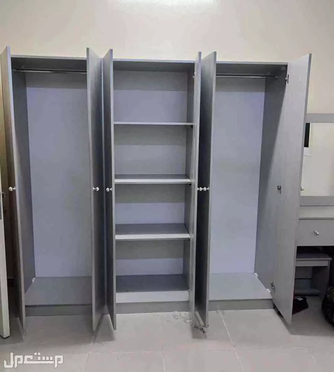 يتوفر دواليب خشب جديد نوعيات ممتازة وبأسعار خاصة