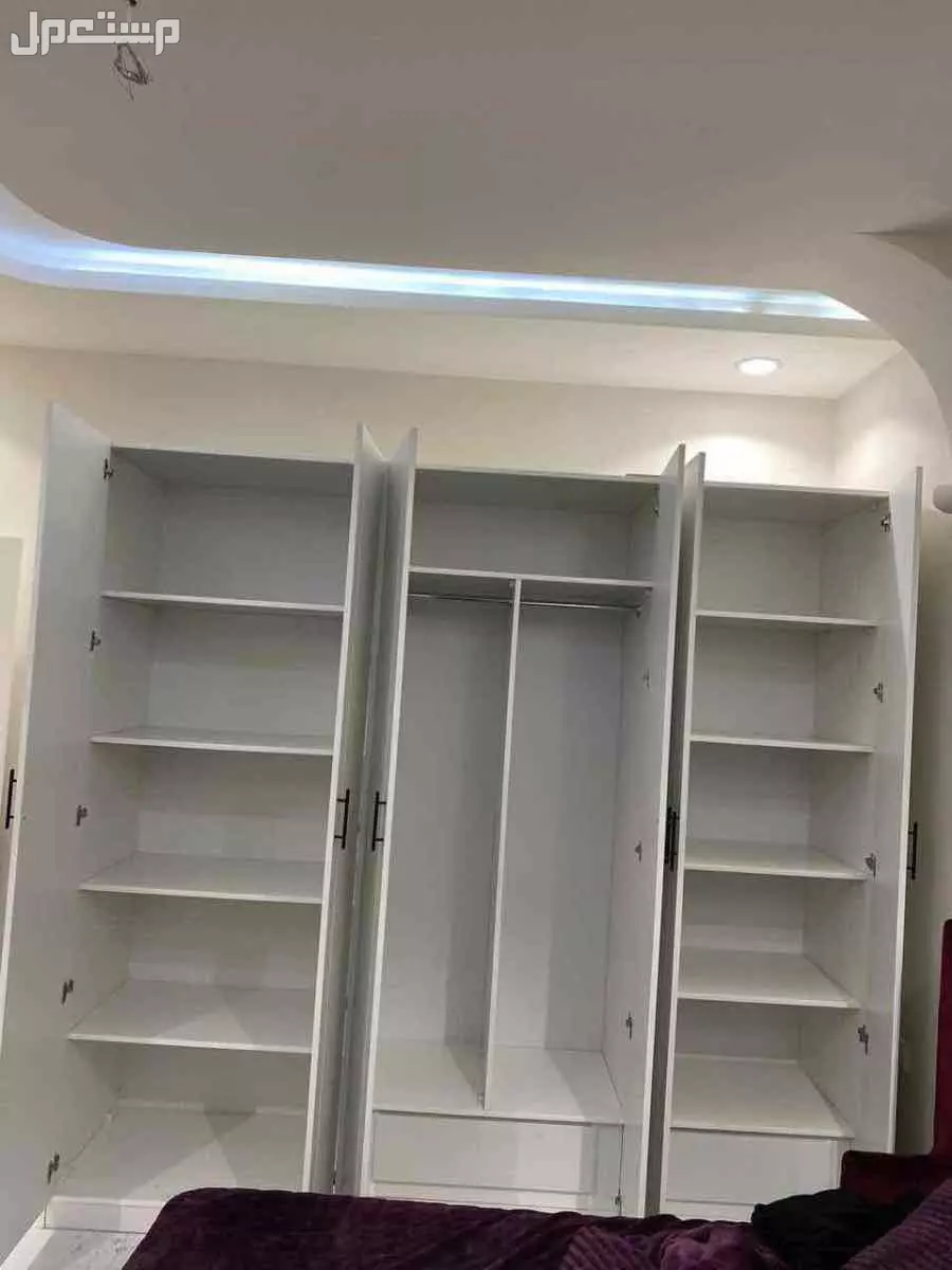 يتوفر دواليب خشب جديد نوعيات ممتازة وبأسعار خاصة