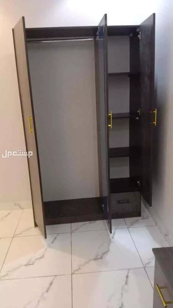 يتوفر دواليب خشب جديد نوعيات ممتازة وبأسعار خاصة