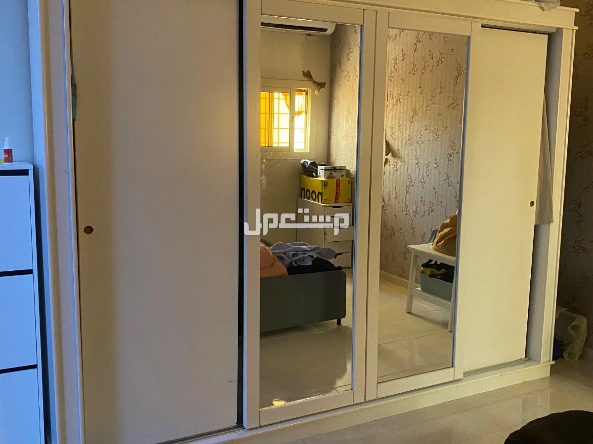 دولاب ملابس سحب مستعمل ونظيف عرض مترين وسبعين ب 500 ريال سعودي في جدة