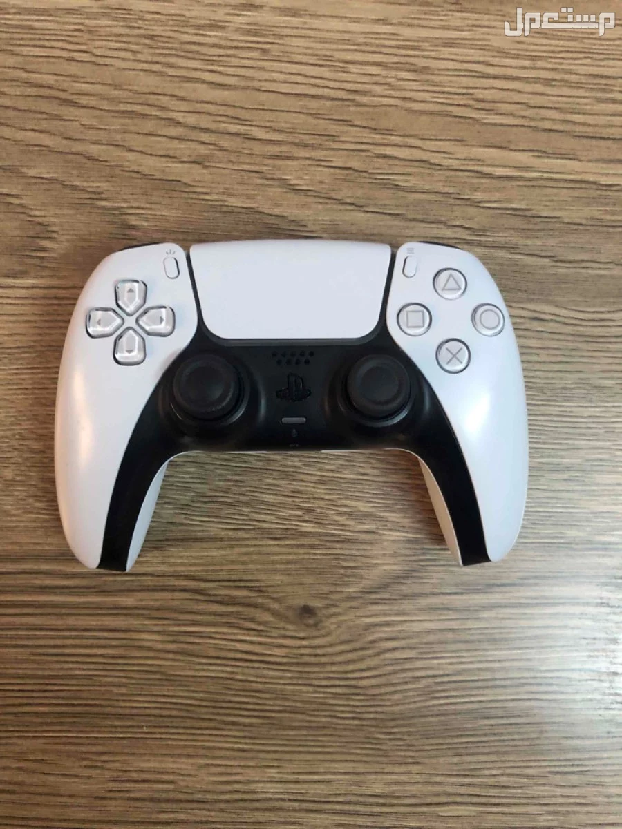 يد سوني 5 اصليه في الرياض بسعر 90 ريال سعودي