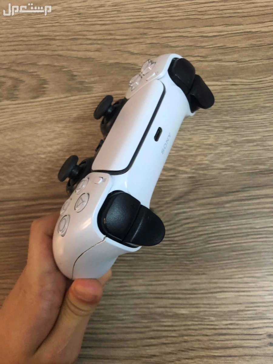 يد سوني 5 اصليه في الرياض بسعر 90 ريال سعودي