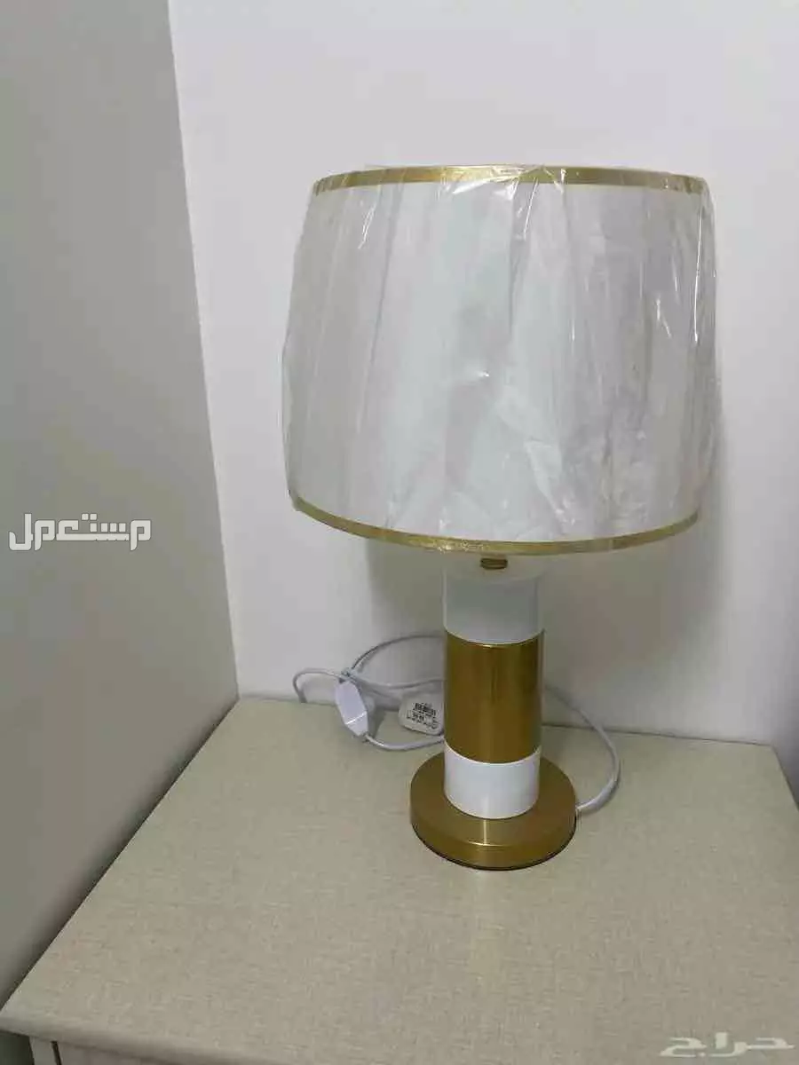 سرير و دولاب عبايات جديده واستعمال خفيف