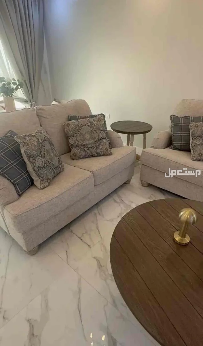 طقم اثاث مكون من 6 قطع من براند (( اشلي )) الامريكي