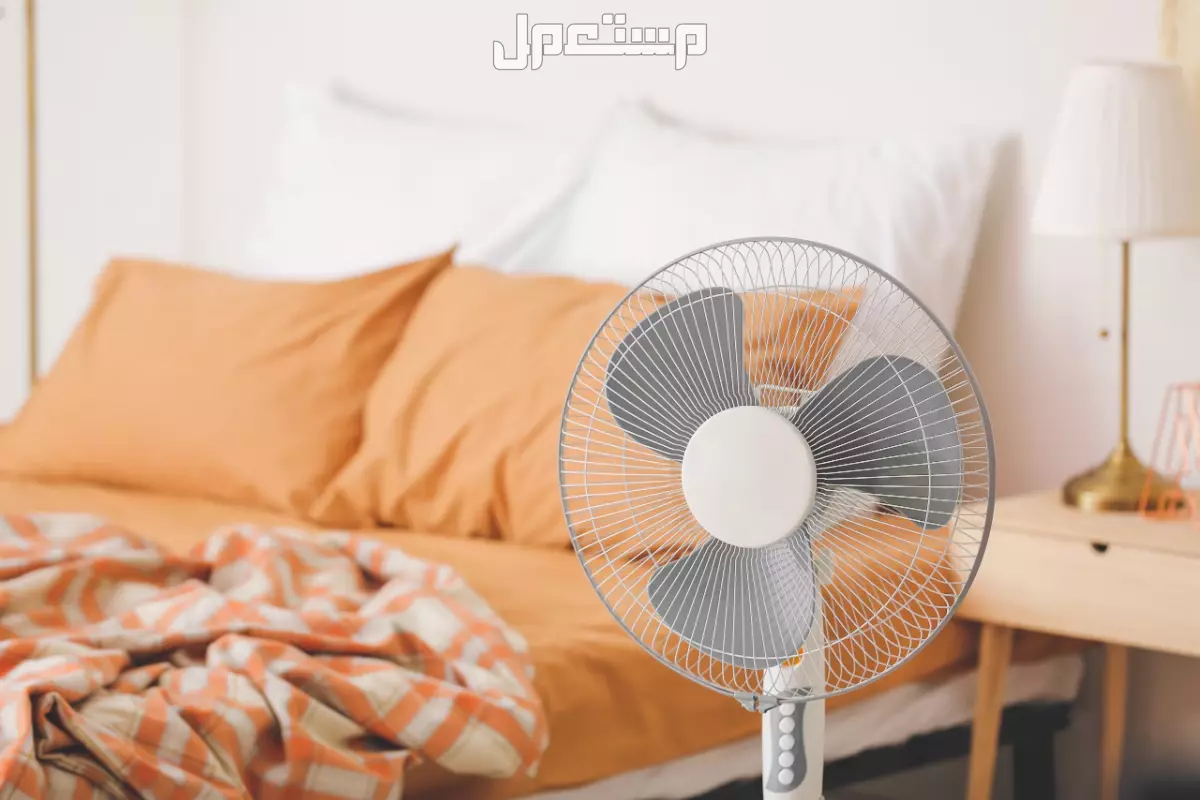 أضرار تشغيل المروحة أثناء النوم.. 5 تحذيرات طبية يجب أن تعرفها مروحة تدور في غرفة نوم