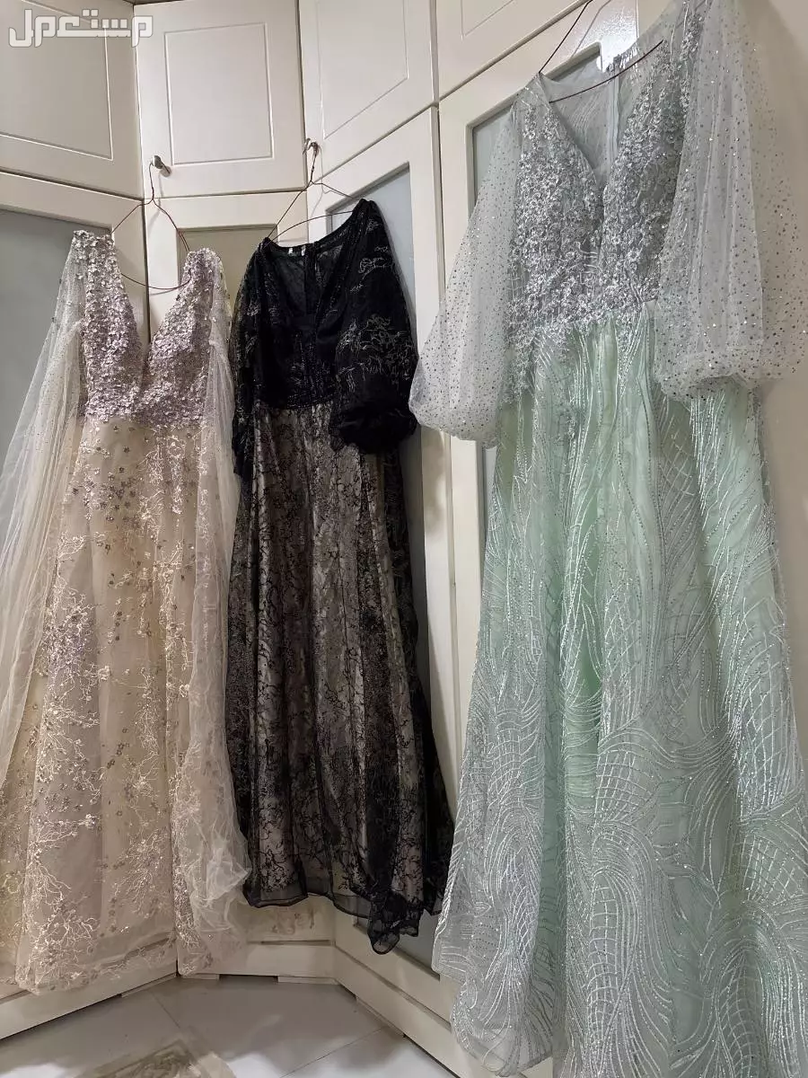 ثلاث فساتين سهره للبيع فالدمام لبس مره واحده