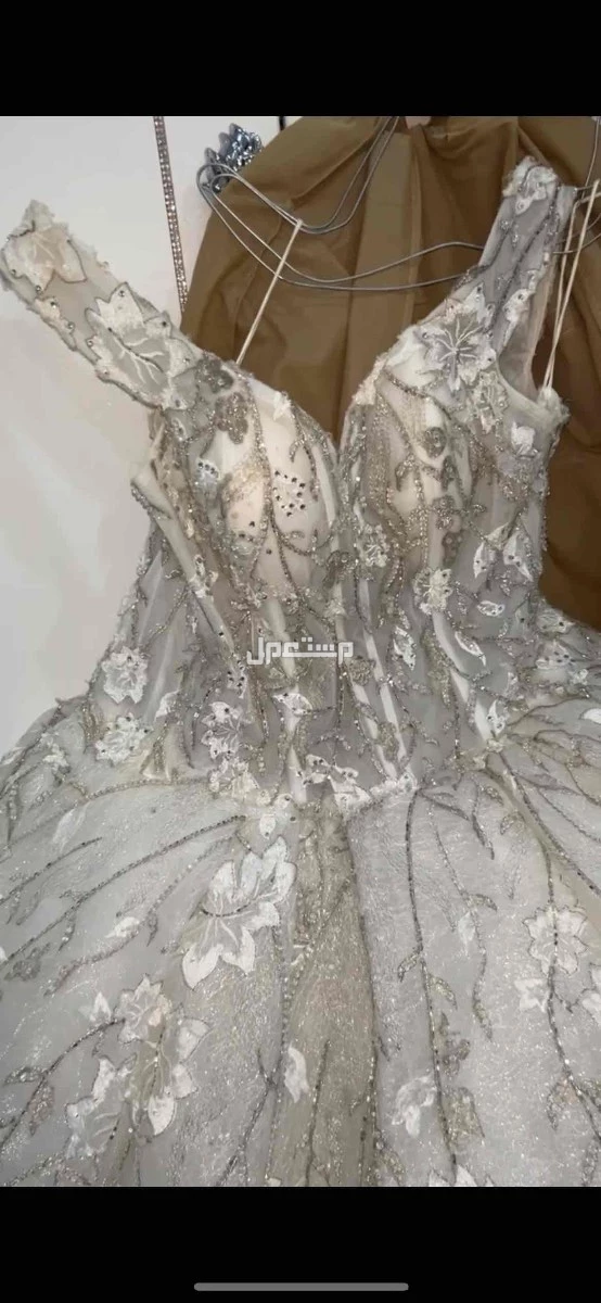 للبيع او ايجار فستان زواج فخم جدا لم يلبس الا وقت الزفه للايجار 500 و البيع 1500 في خميس مشيط بسعر 1500 ريال سعودي