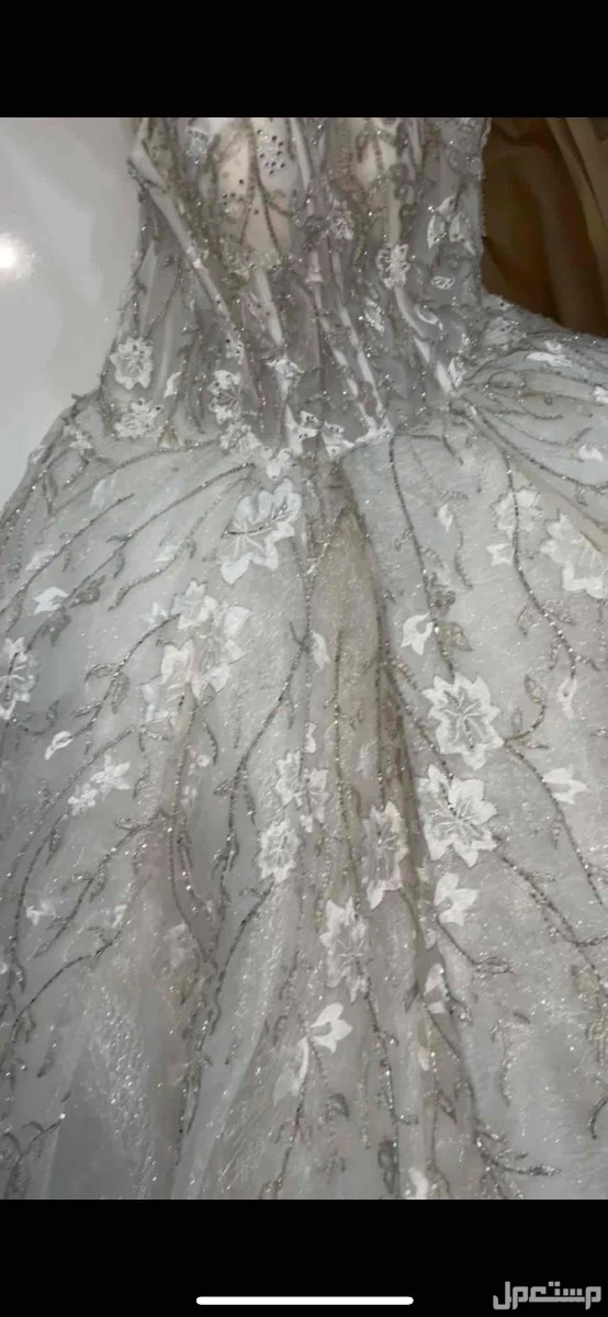 للبيع او ايجار فستان زواج فخم جدا لم يلبس الا وقت الزفه للايجار 500 و البيع 1500 في خميس مشيط بسعر 1500 ريال سعودي