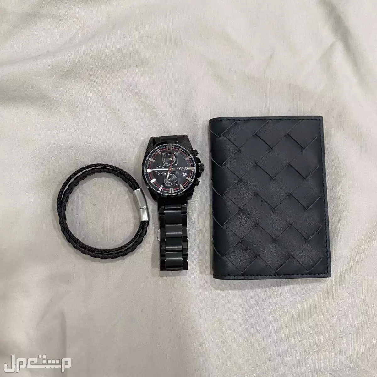 للبيع طقم رجالي من زايروس – بسعر 280 ريال فقط الحالة: مستعمل (شبه جديد) الموقع: المنطقة الشرقية - القطيف السعر: 280 ريال سعودي