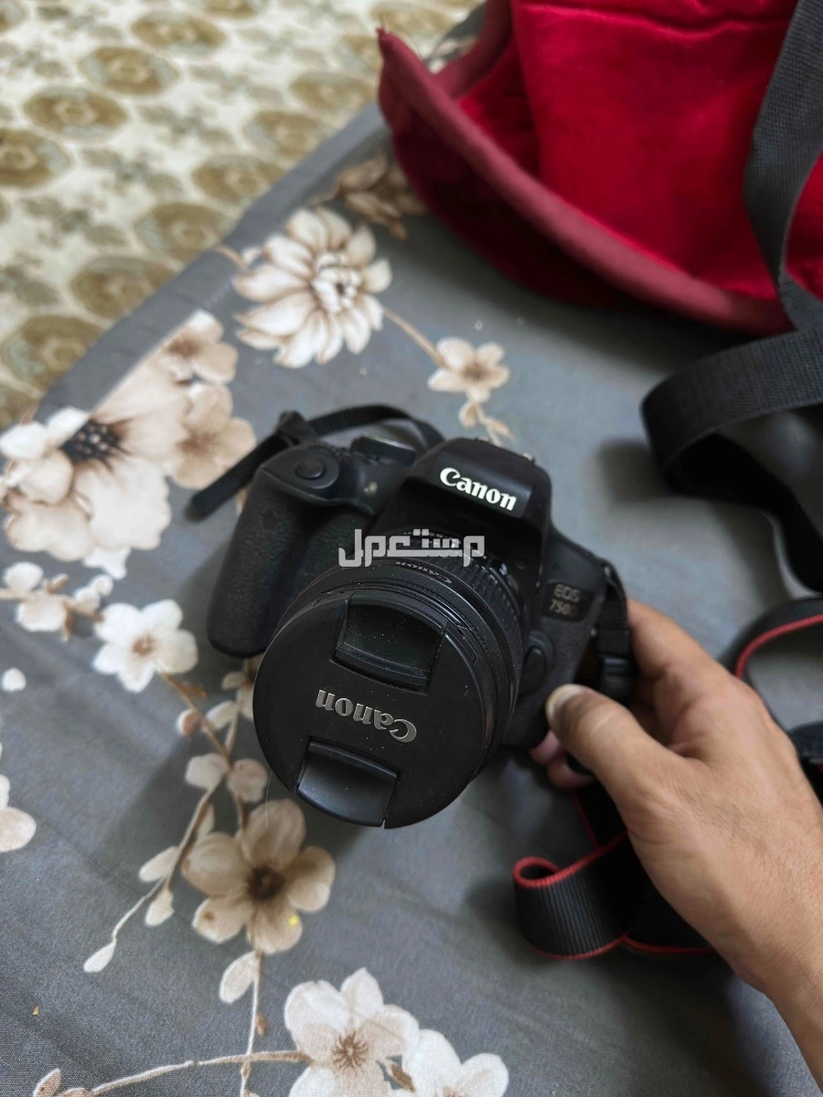 للبيع كاميرا كانون Canon EOS 750D استخدام نظيف جدًا، مناسبة للمبتدئين والهواة وشبه المحترفين في التصوير الفوتوغرافي والفيديو.