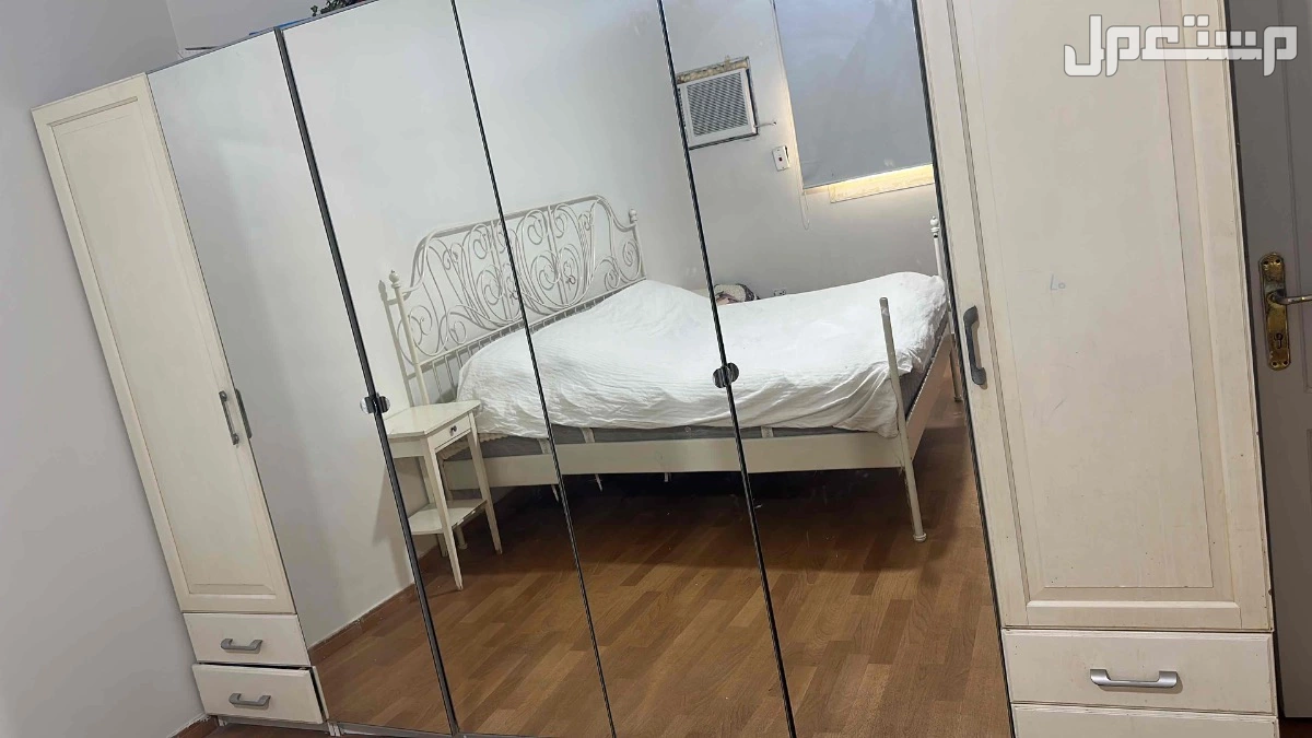 للبيع جدة حي السلامة دولاب وتسريحة من ايكيا