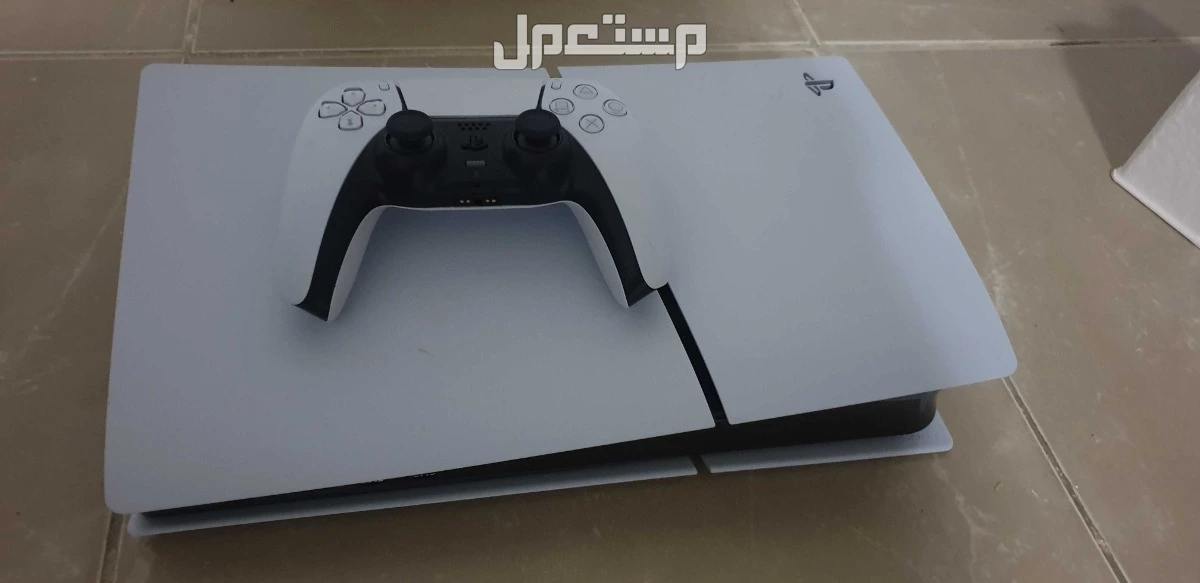 سوني بلايستيشن 5 سليم ديجيتال مع وحدة يد وملحقاته وكرتونه في جدة بسعر 1300 ريال سعودي