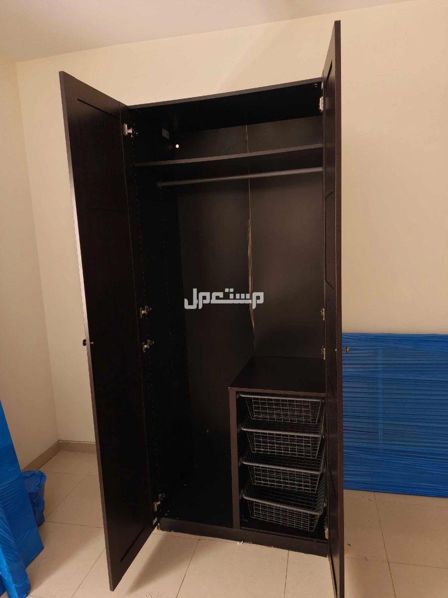 دولاب درفتين ايكيا معا رف تعليق سلل سحاب دولاب بحاله جيده