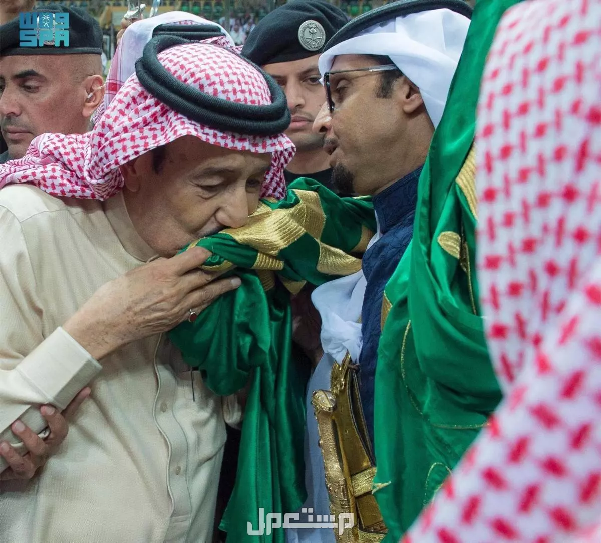 عبارات فخر واعتزاز بالعيد الوطني السعودي 95 "عزنا بطبعنا" تهنئة اليوم الوطني 1447