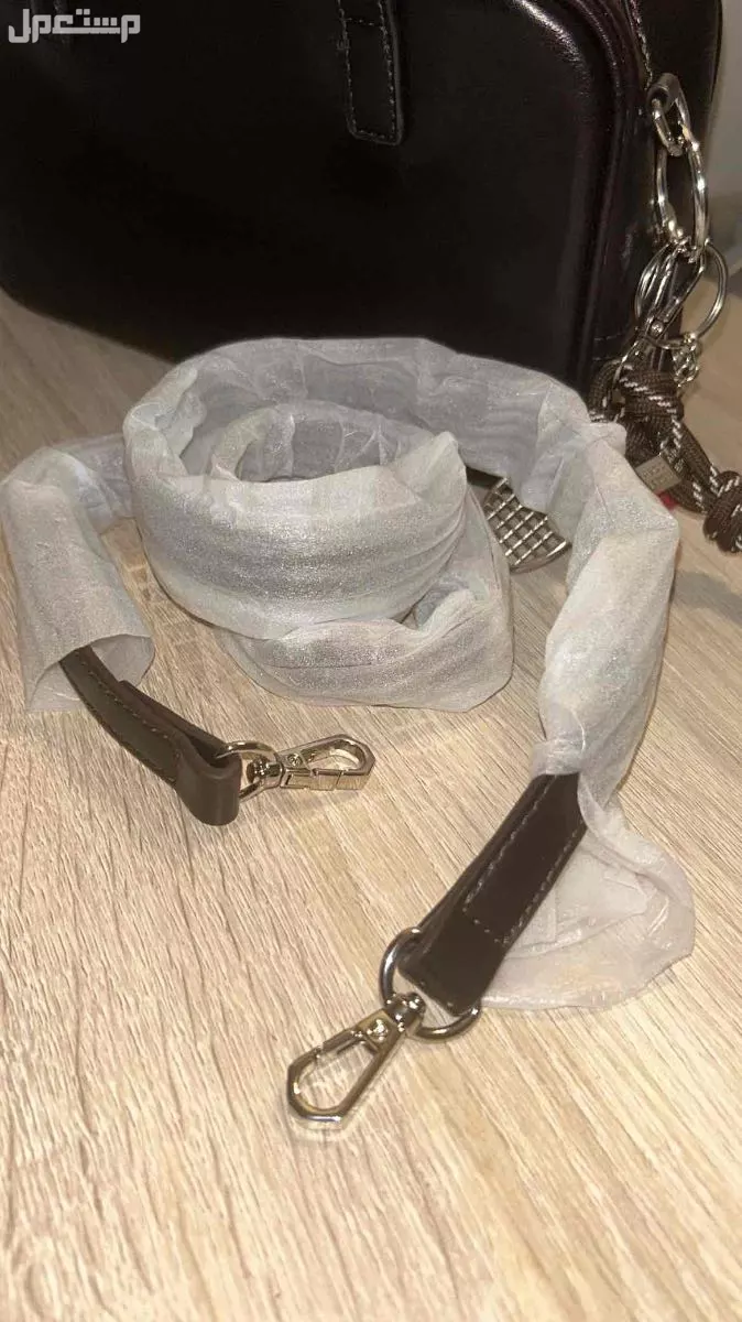 شنطة نسائية جديدة للبيع من ماركة يولا - New bag for sale