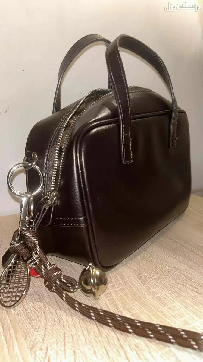 شنطة نسائية جديدة للبيع من ماركة يولا - New bag for sale