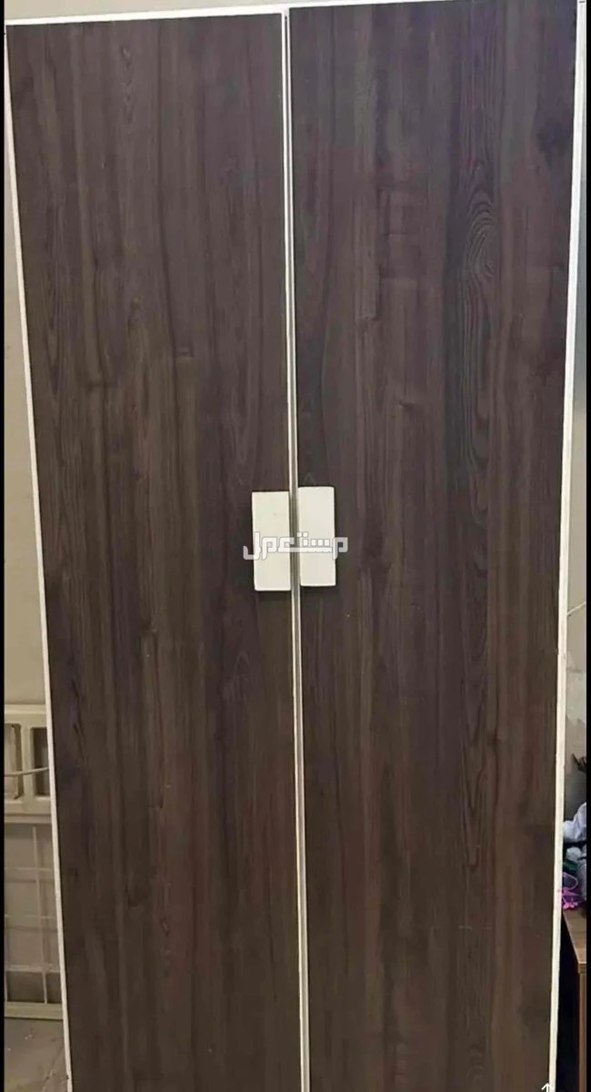 دولاب ملابس نظيف بسعر 250 ريال