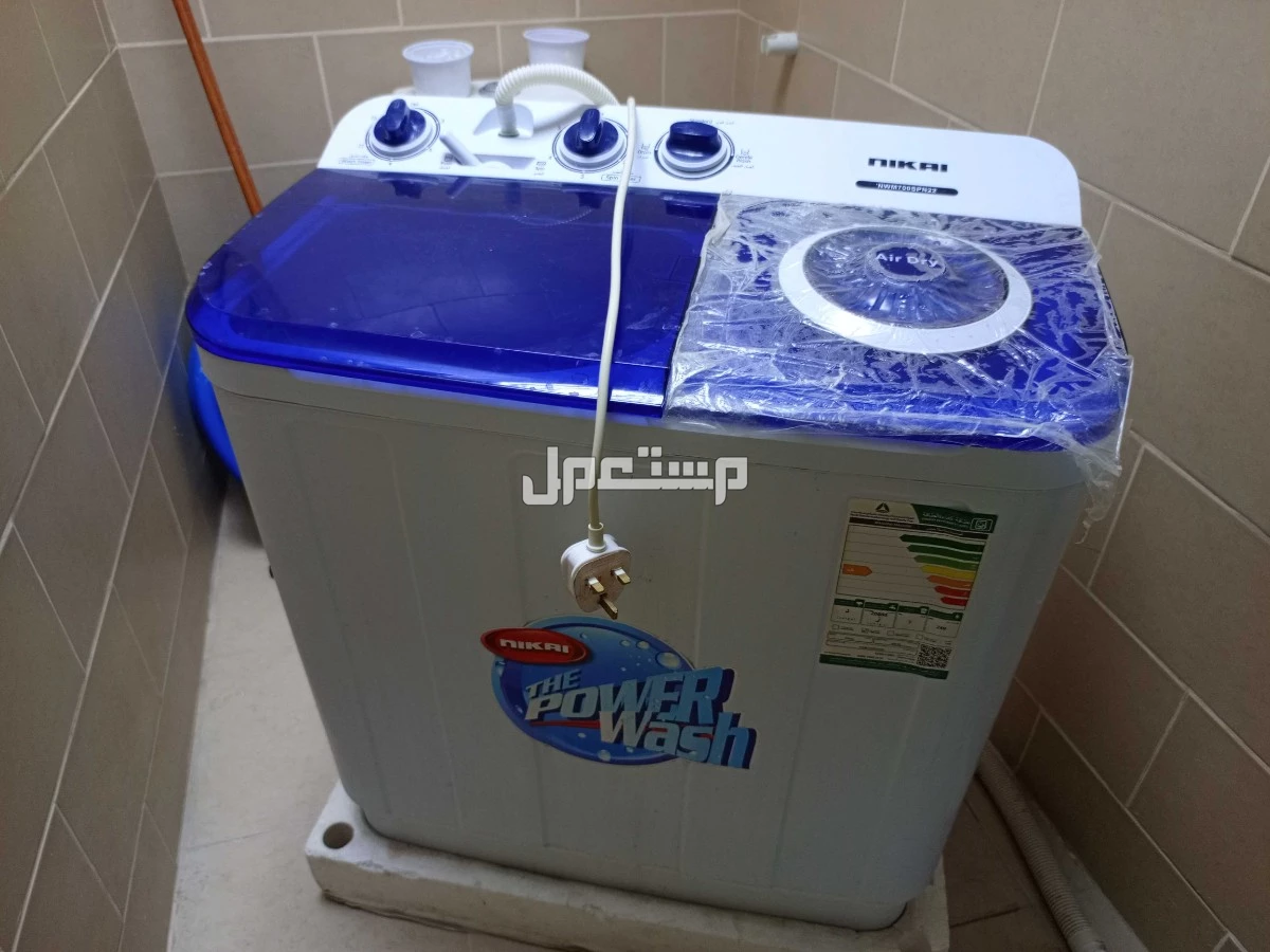 للبيع غرفة نوم و غسالة بحالة ممتازة