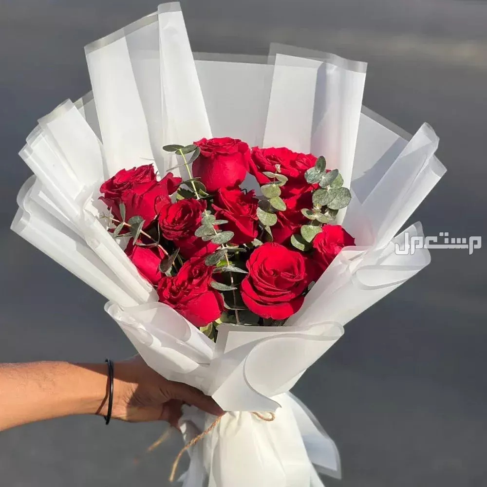 أجمل 30 باقة ورد رومانسية مكتوب عليها وهدايا فاخرة بالصور باقة ورد حمراء رومانسية