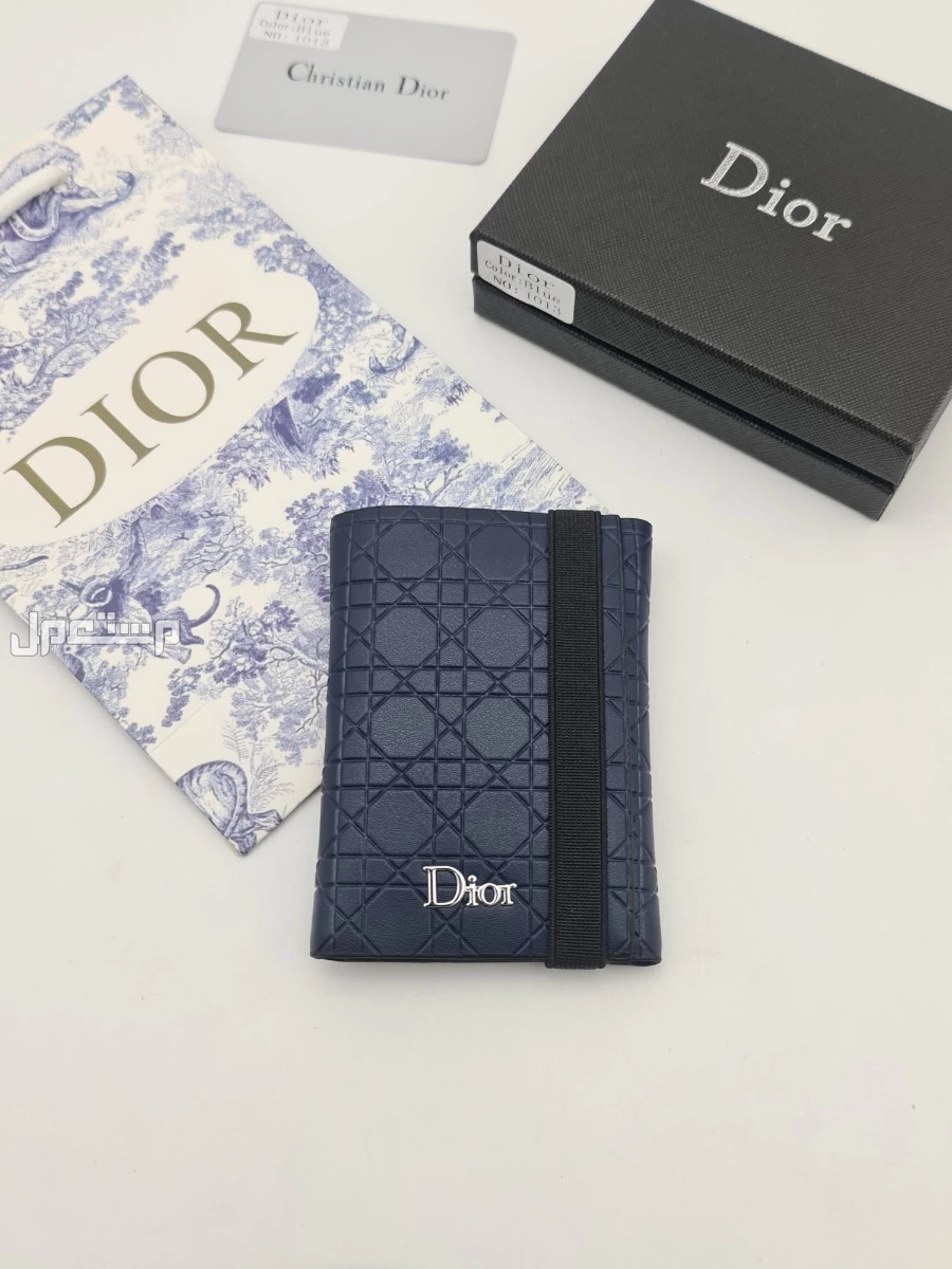 نظارات___ رجالي..   جديده من ديور..  مع جميع ملحقات الماركه..    **السعر100ريال..