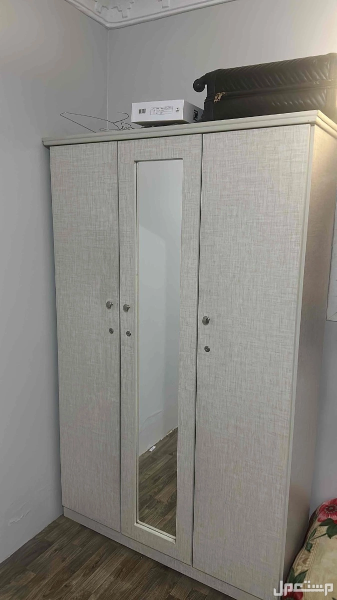 للبيع دولاب ملابس استخدام نظيف