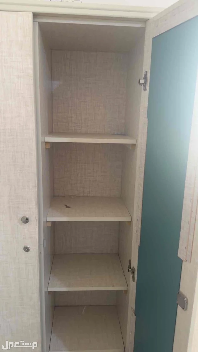 للبيع دولاب ملابس استخدام نظيف