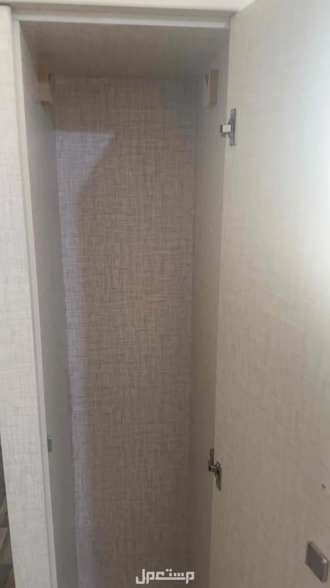 للبيع دولاب ملابس استخدام نظيف