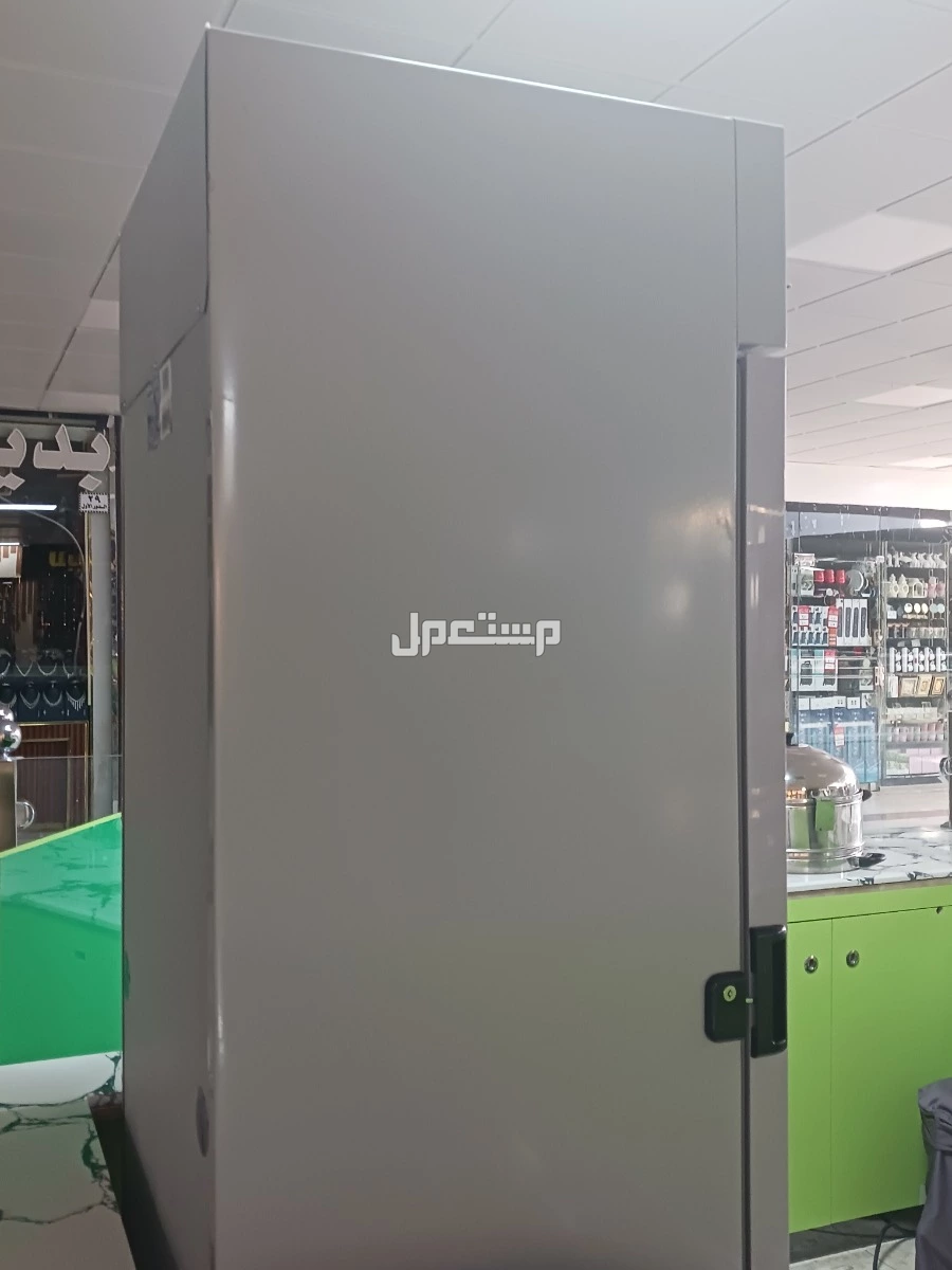 ثلاجة عرض للبيع حي البلديه  في حفر الباطن بسعر 1500 ريال سعودي