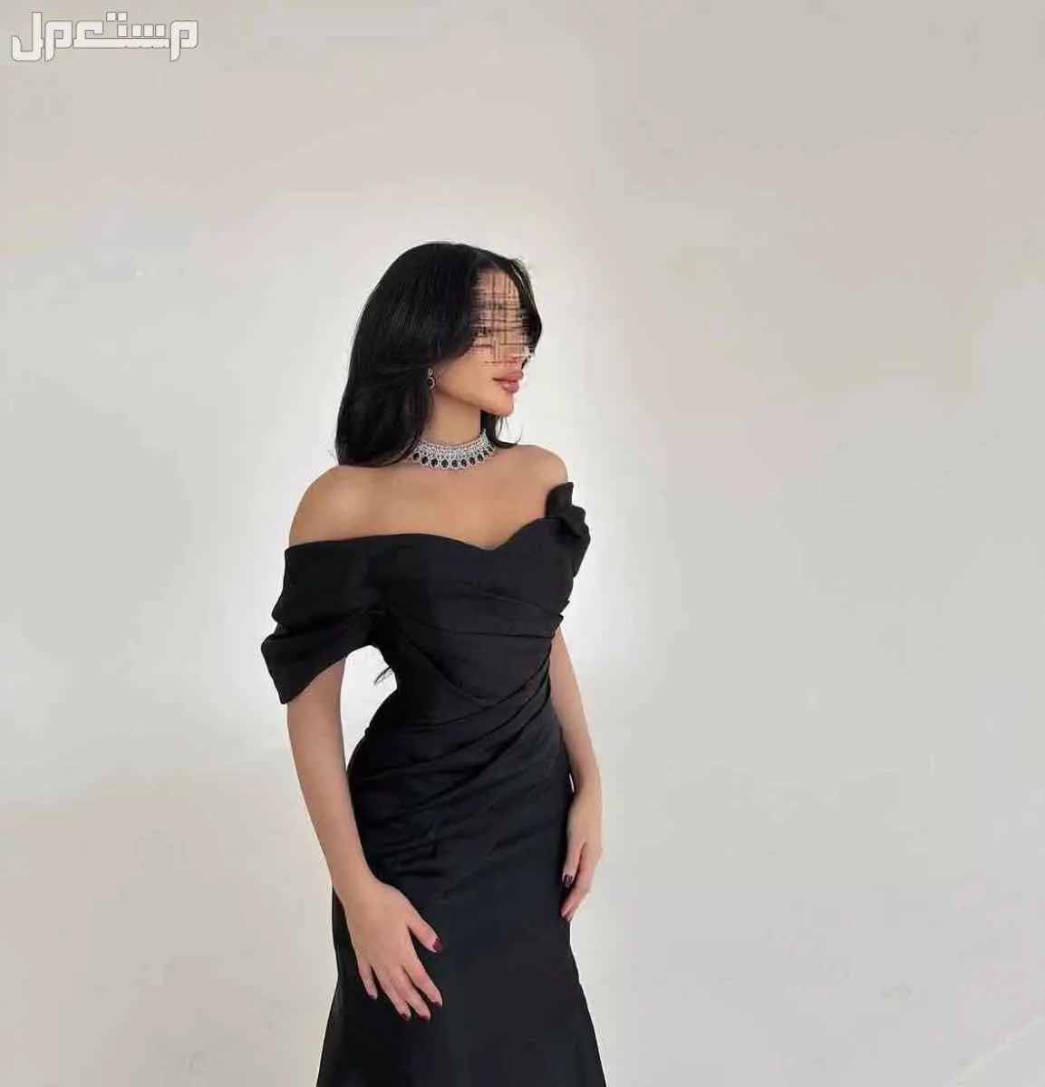 فستان لبس مره وحدة قابل للشحن بسعر 800 ريال وقابل للتفاوض