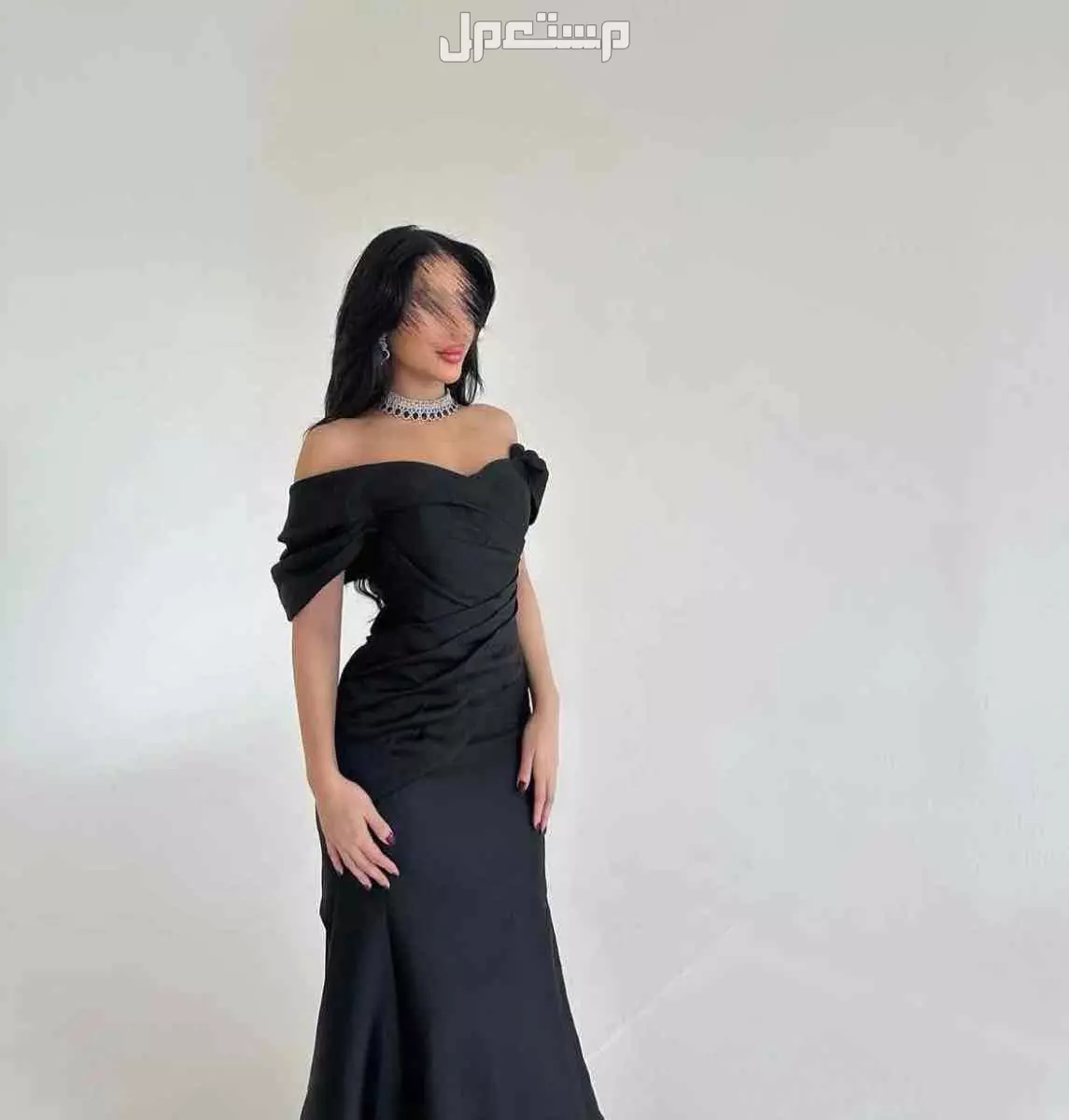 فستان لبس مره وحدة قابل للشحن بسعر 800 ريال وقابل للتفاوض