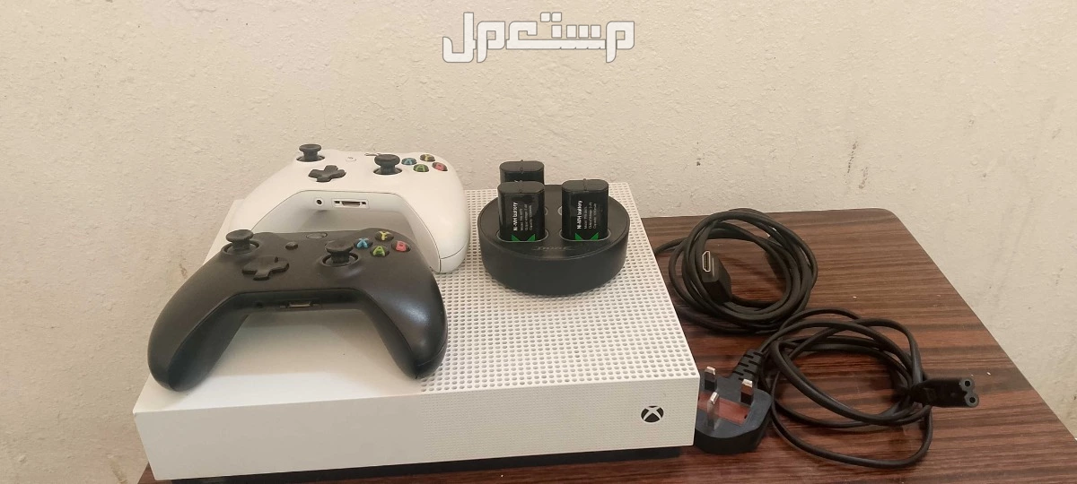 لبيع اكس بوكس وان اس في حالة ممتازة