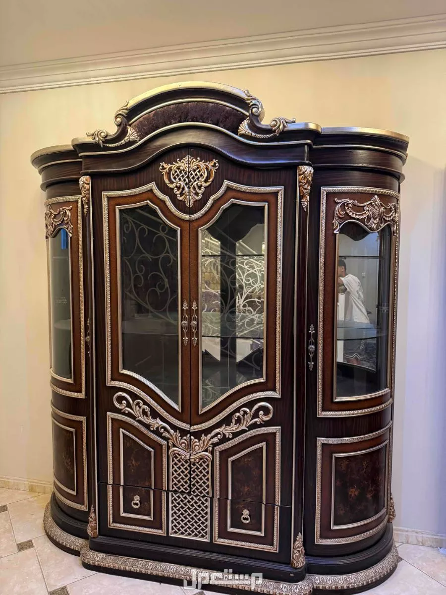 اثاث للبيع  دولاب ملابس و دولاب كاسات