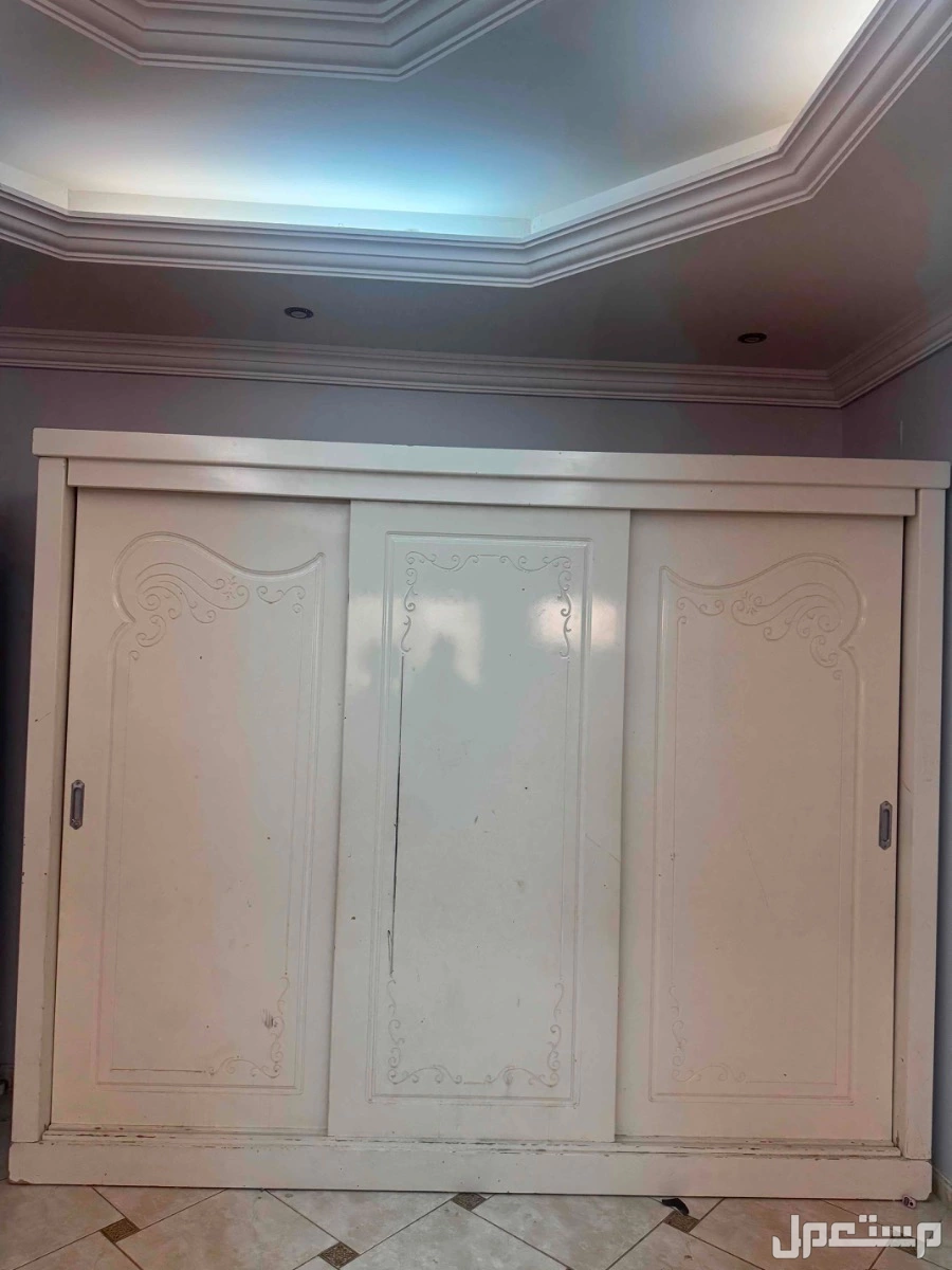 اثاث للبيع  دولاب ملابس و دولاب كاسات
