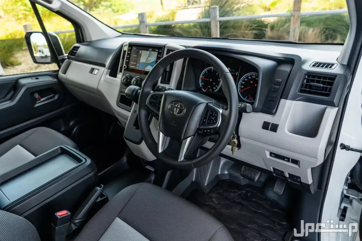 أفضل باص تويوتا 2026.. أهم المزايا والعيوب والتحديثات مواصفات باص Toyota HiACE 2026