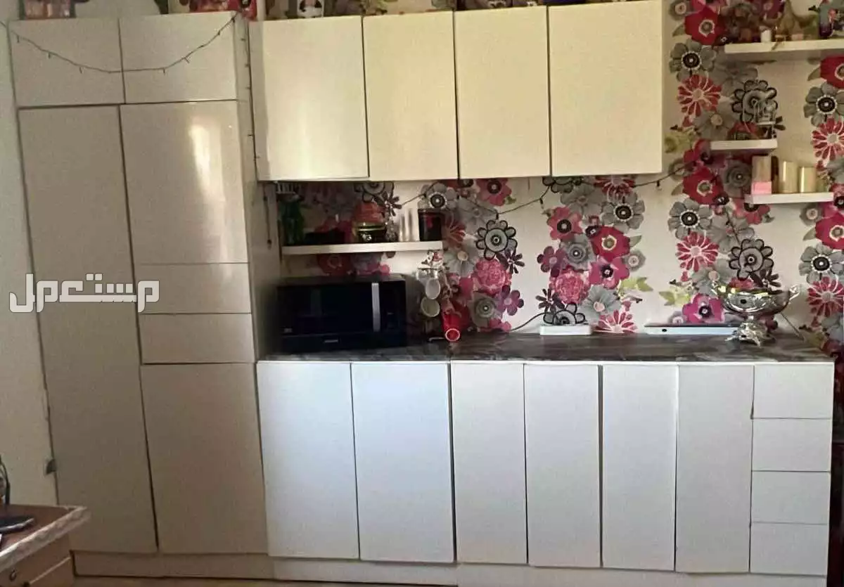 مطبخ /مكتب/ بلتكانة للبيع حالة ممتازة خشب ممتاز في قسم أول القاهرة الجديدة بسعر 25 ألف جنيه مصري