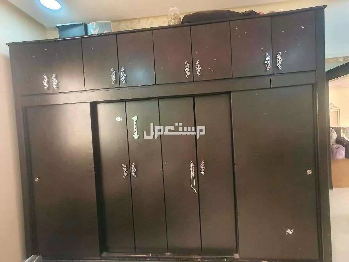 دولاب كبير للتخزين ومعه شنوفيره دولاب صغير نضيفه للبيع بسعر 2500 قابله للتفاوض بحي العوالي مستعمل نضيف وغالي حجمه كبير  في الرياض بسعر 2500 ريال سعودي