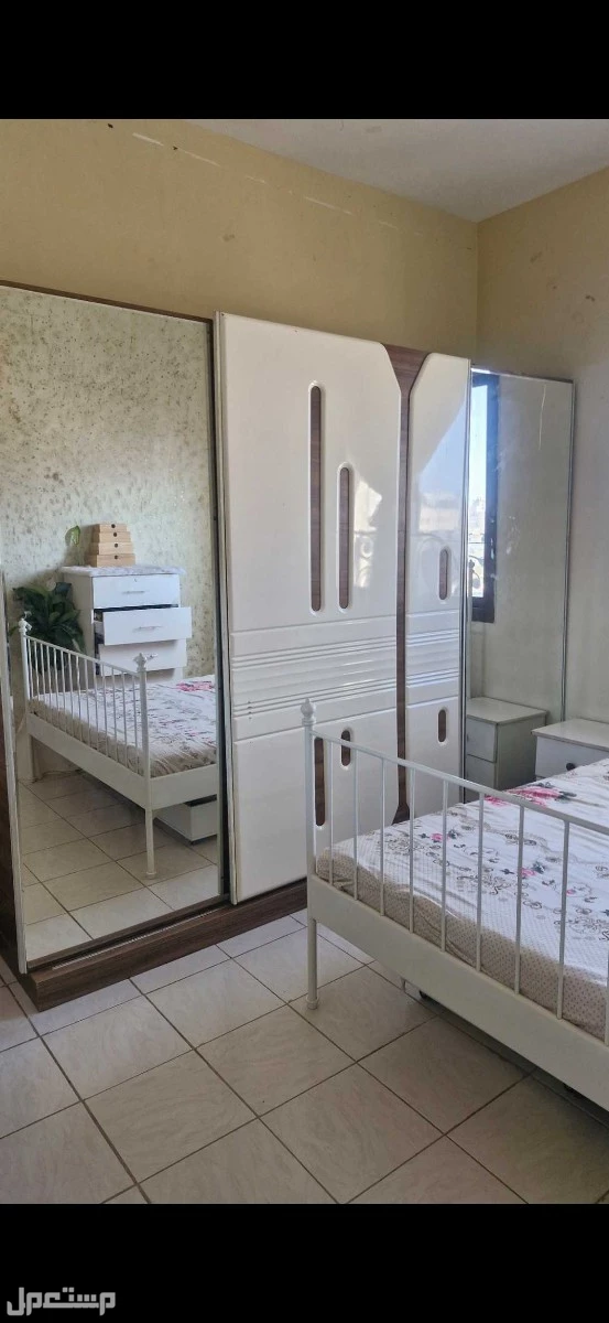 دولاب  كبيرمع تسريحة تركي  في جدة بسعر 700 ريال سعودي