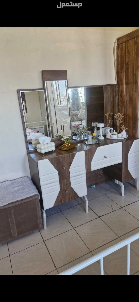 دولاب  كبيرمع تسريحة تركي  في جدة بسعر 700 ريال سعودي