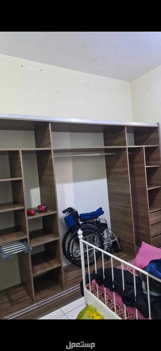 دولاب  كبيرمع تسريحة تركي  في جدة بسعر 700 ريال سعودي