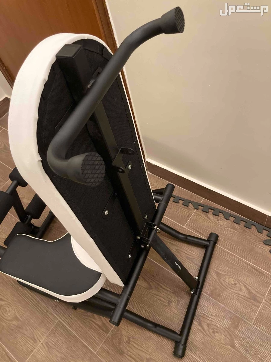 كرسي (بنش ) للرياضه  في الدمام بسعر 300 ريال سعودي هذي اللي اقصده حقت المسكه تقدر تسند عليها الجدار علشان تحصل على اي زاويه تبيها