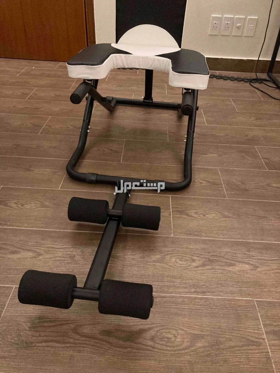 كرسي (بنش ) للرياضه  في الدمام بسعر 300 ريال سعودي هذي في حال ماتبي تلعب بطن