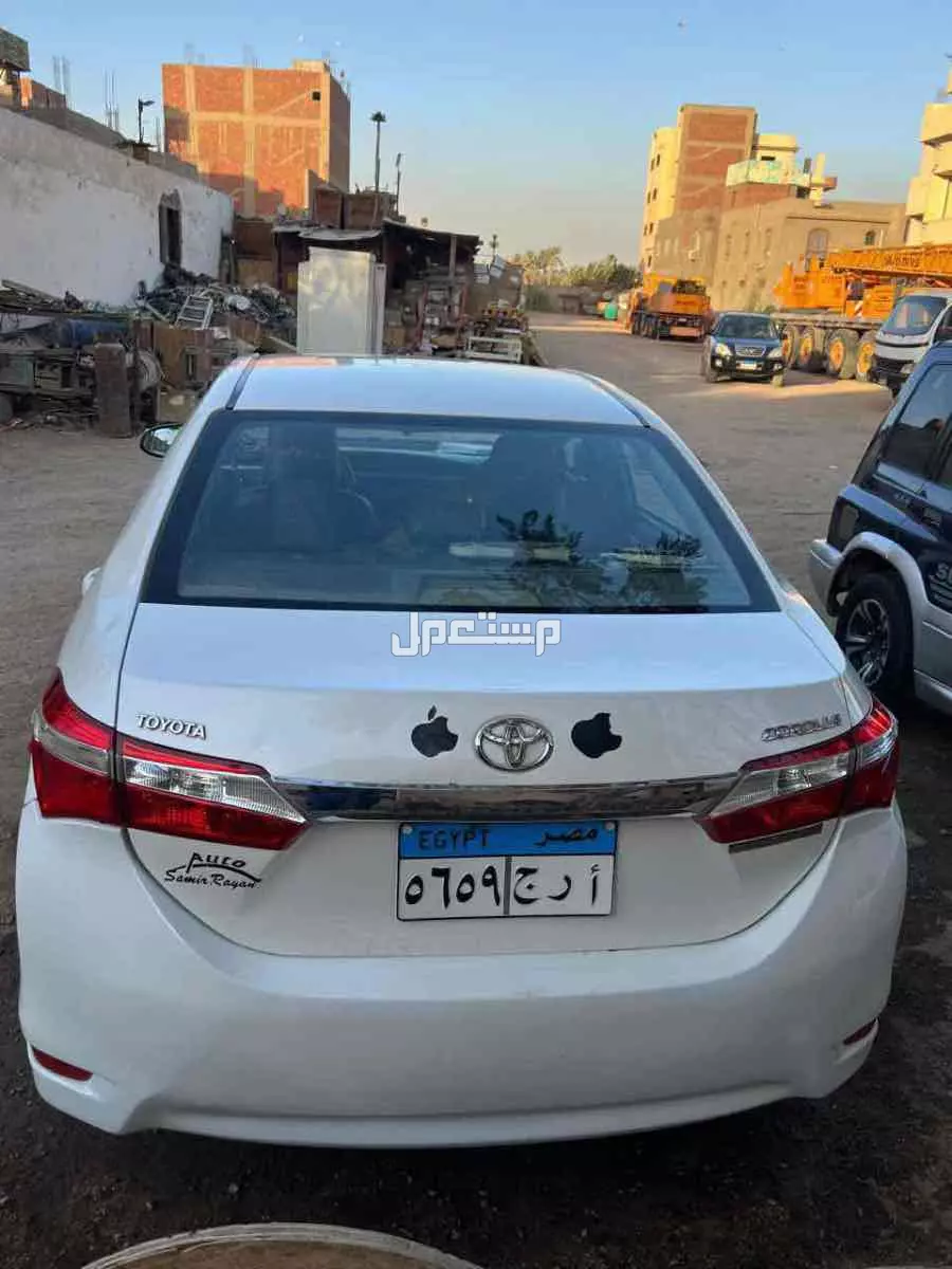 تويوتا كورولا 2015 مستعملة للبيع في قسم المعادي بسعر 900 ألف جنيه مصري
