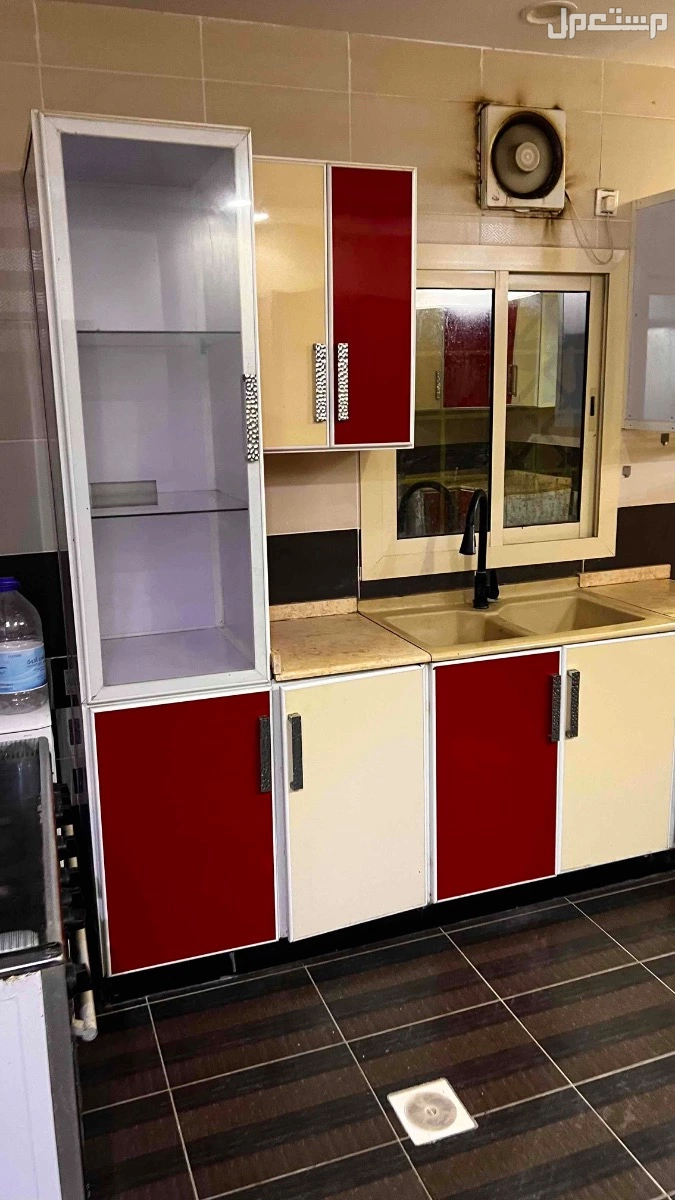 للبيع دولاب مطبخ كامل + فرن + غساله صحون في جدة بسعر ألف ريال سعودي