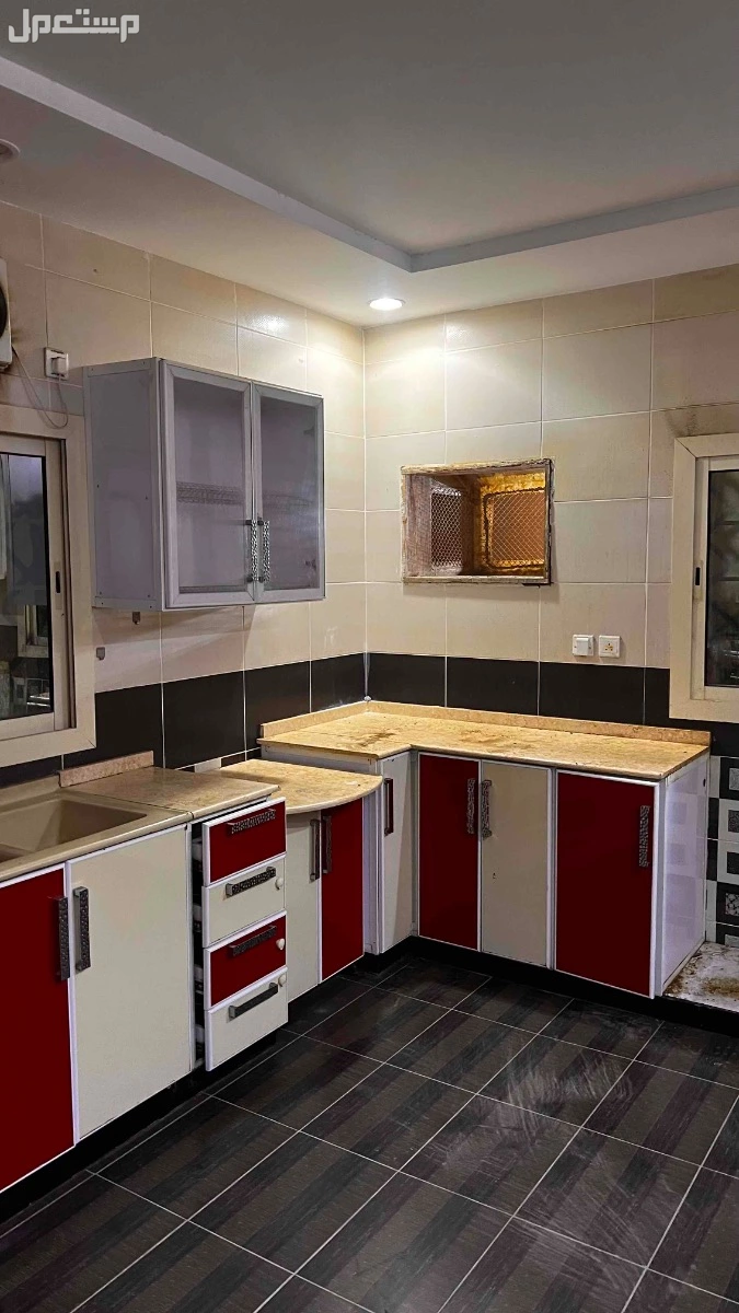للبيع دولاب مطبخ كامل + فرن + غساله صحون في جدة بسعر ألف ريال سعودي