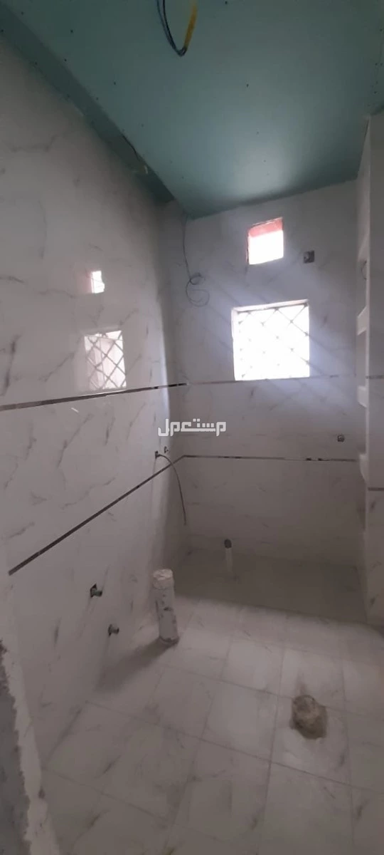 معلم بلاط لتركيب جميع انواع السيراميك والرخام والبورسلين