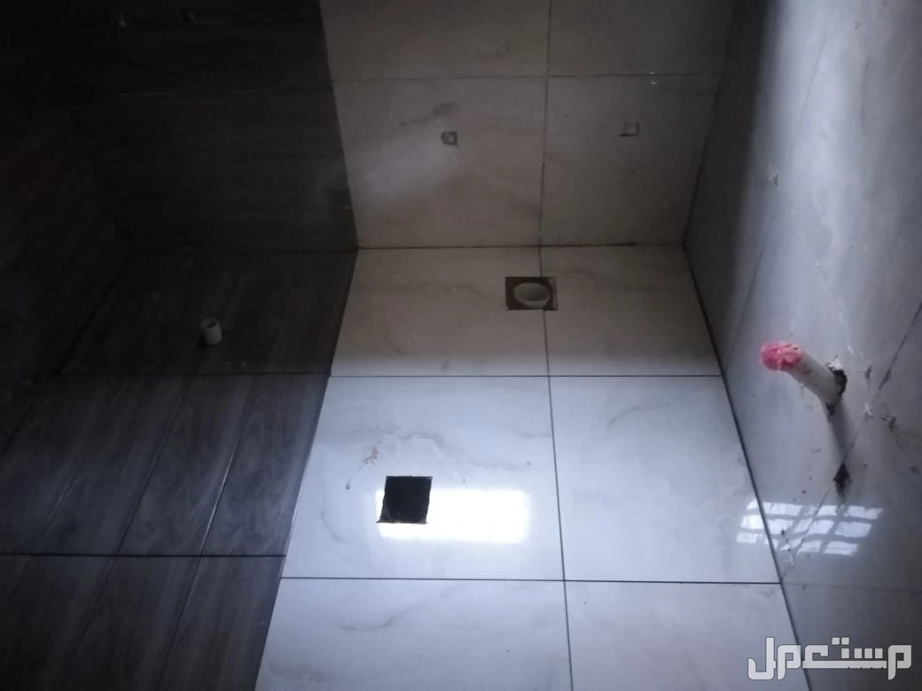 معلم بلاط لتركيب جميع انواع السيراميك والرخام والبورسلين