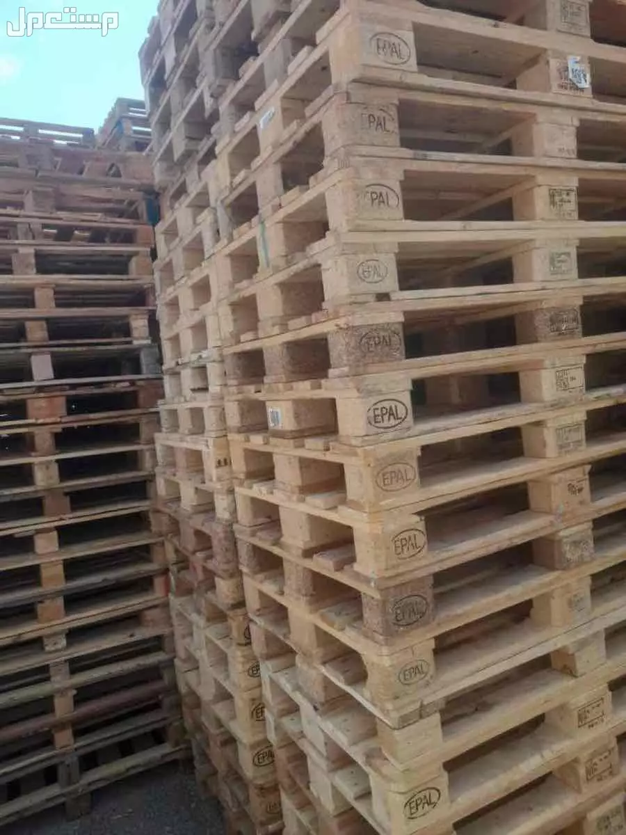 ♻️ للبيع: طبالي خشب وبلاستيك مستعملة – قوية، عملية وبسعر ممتاز!